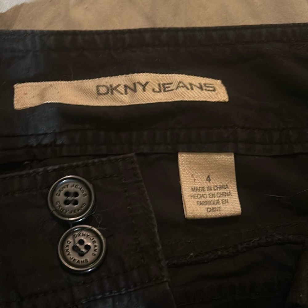 Black DKNY Capri pants with side pocket